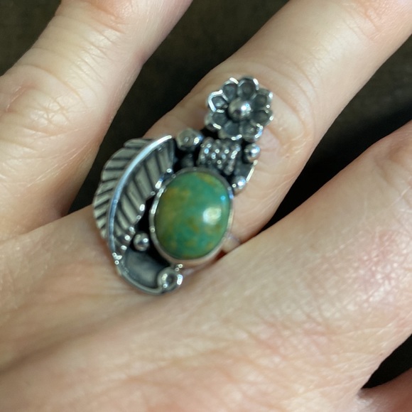 Turquoise Sterling Silver Southwest Design size 8 Ring - Picture 2 of 7